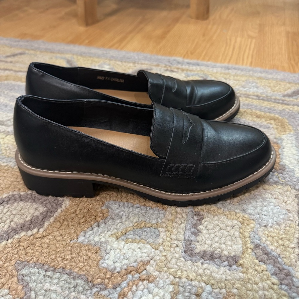 DV by Dolce Vita Catalina Black Lug Sole Loafers Size 7.5 W Like New
